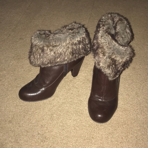 Shoes - Furry brown booties